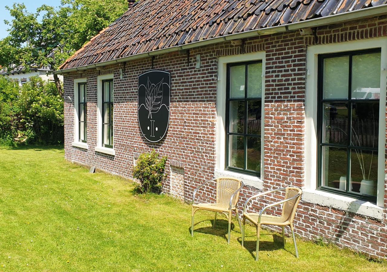 Fakansjehus Sfeervol Met Fijne Tuin Jirnsum Экстерьер фото